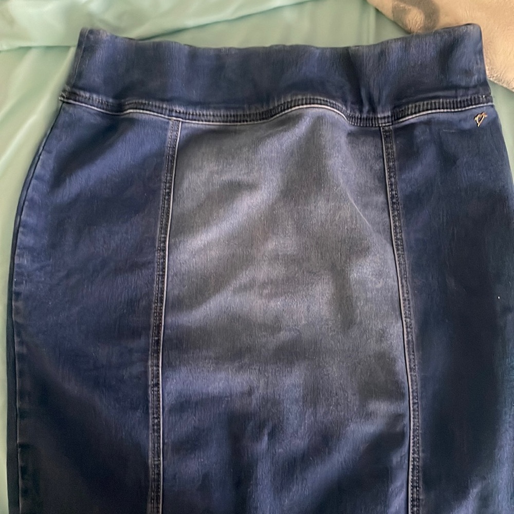 Stretch pencil skirt